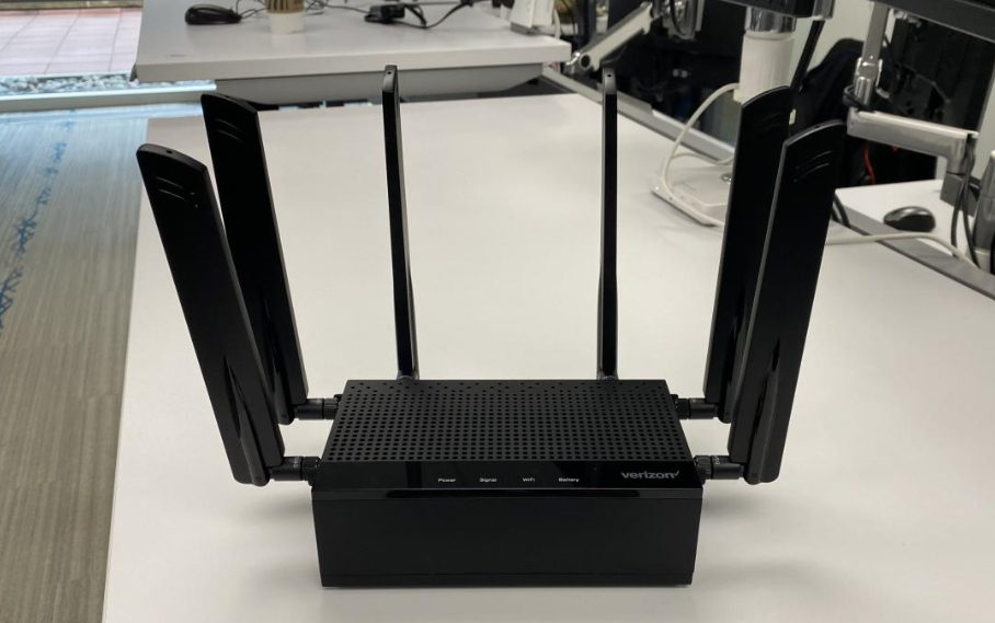 5G Bolt - Wireless 5G Internet Device Sabertooth Tech Group